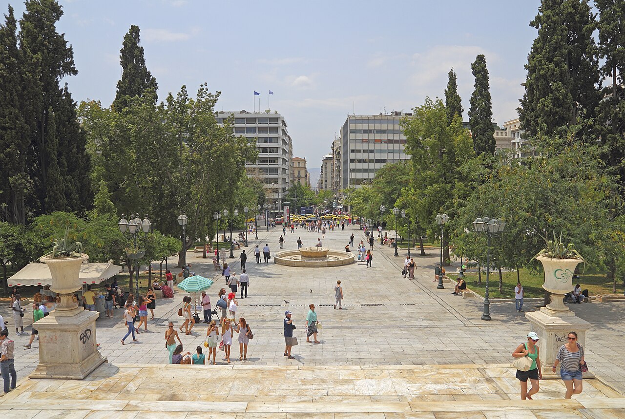 Η Πλατεία Συντάγματος με τη Βουλή των Ελλήνων στο κέντρο της Αθήνας, η πιο ζητούμενη περιοχή για ραντεβού με escort και outcall σε ξενοδοχείο